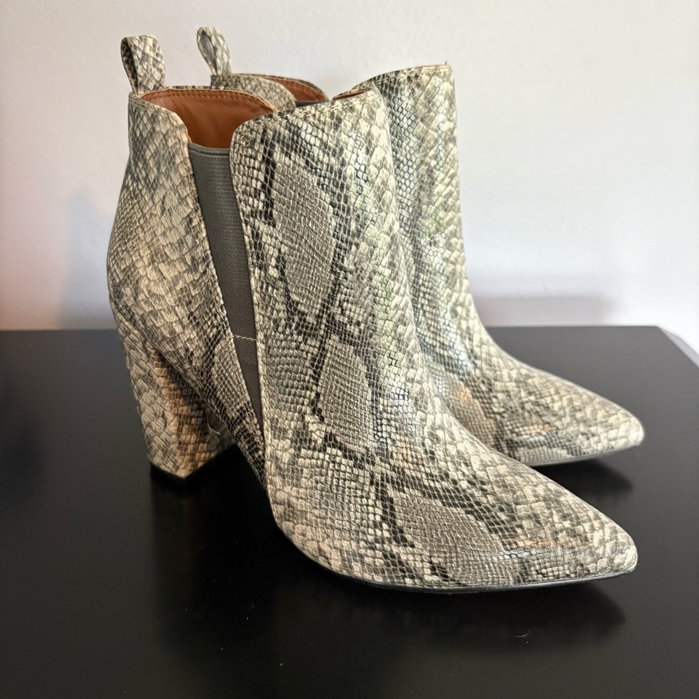 BCBGMaxAzria Ankle Boots with Snakeskin Print Women’s Size 7